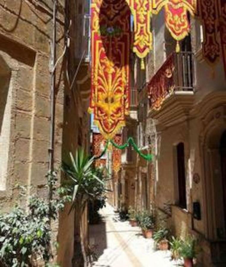 Historic Townhouse In Birgu Center Vila Exterior foto